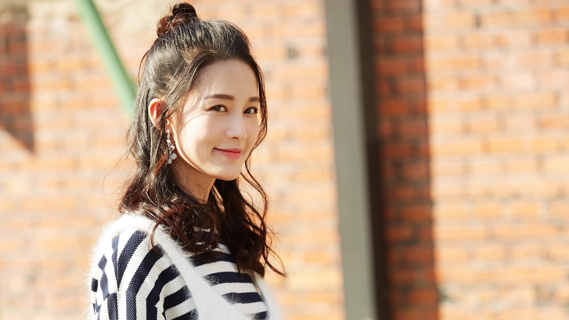 伊朗球员用毯子盖住替补席，被误认为冬奥冰壶队，伊朗杯是什么