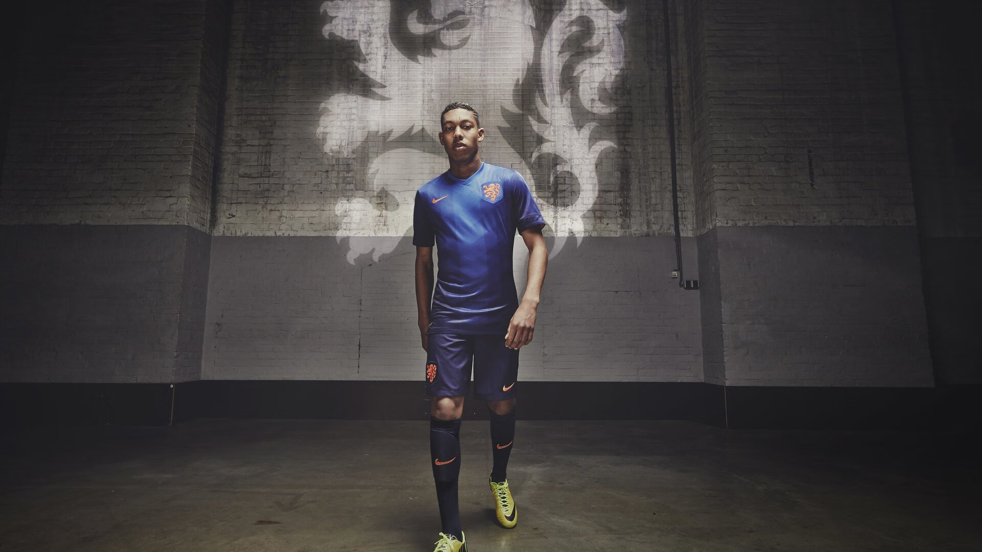 开云体育下载官网-庞蒂决赛冲刺展现爆发力，庞蒂克gxp