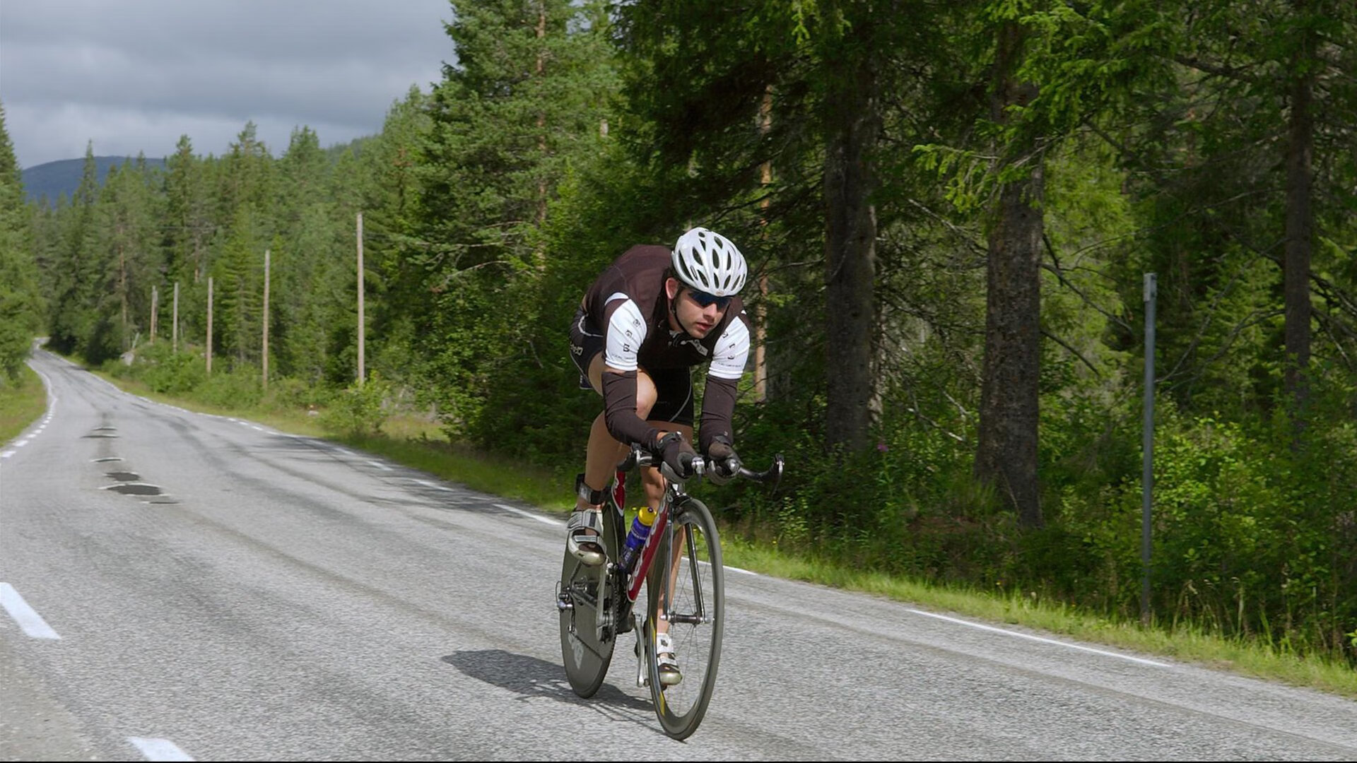 蝶泳划频与节奏配合更高效，蝶泳划水时机
